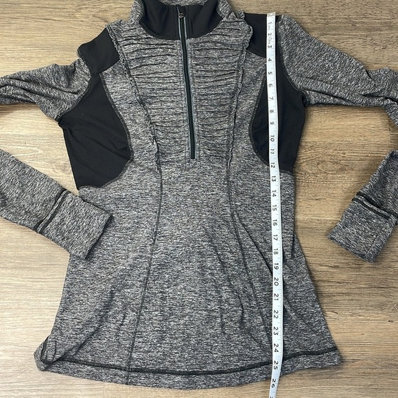 Lululemon Women’s Run Your Heart Out Pullover 1/2 Zip Heathered Black, Size 8 - Picture 10 of 12